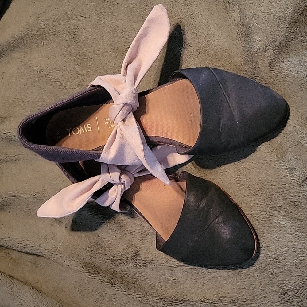 Tom's size 7 Women Mary Jane's flats